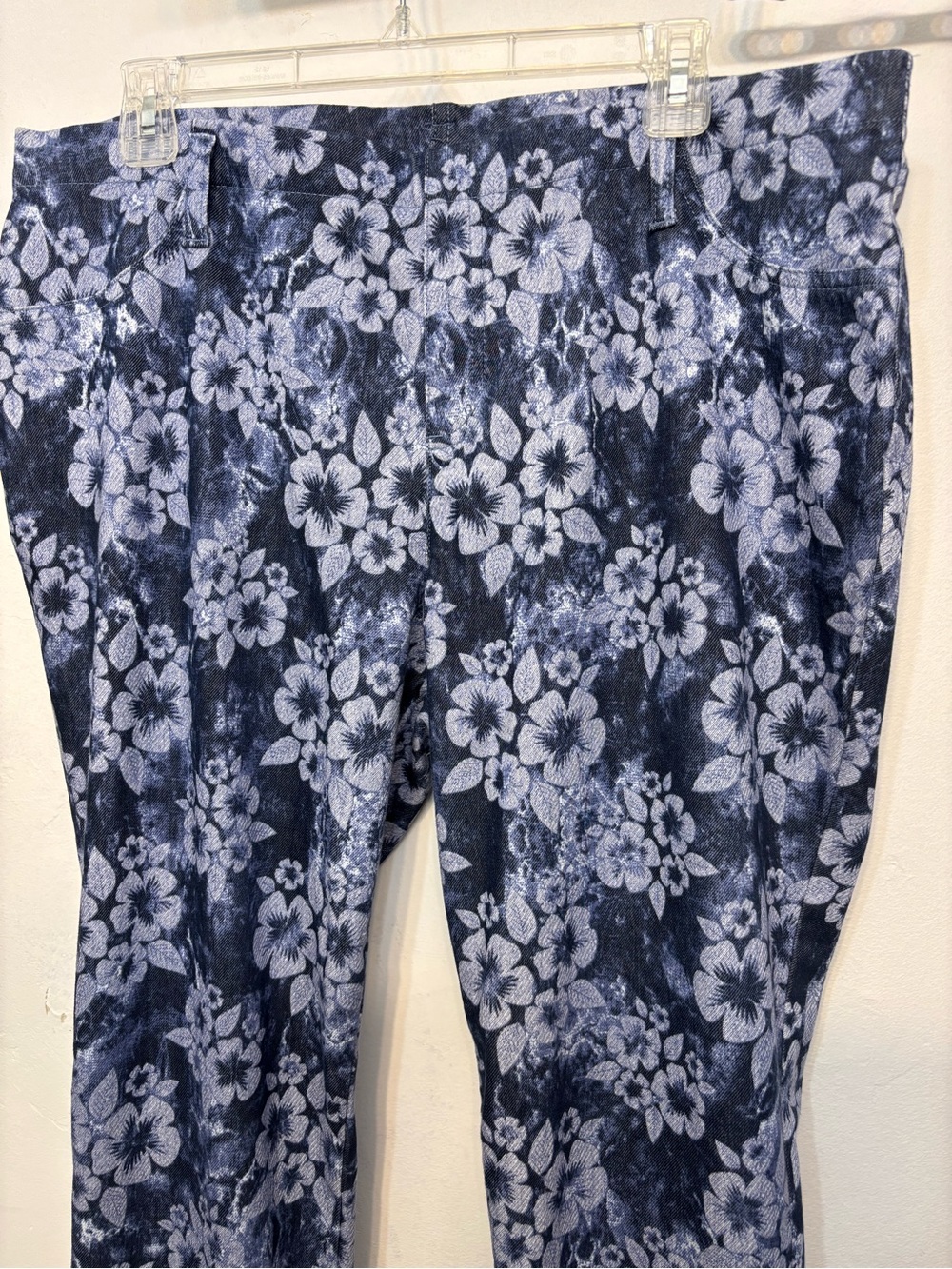 Faded Glory Two Tone Blue Floral Print Jeggings Women’s Size XL 16-18 NWOT - Picture 2 of 5